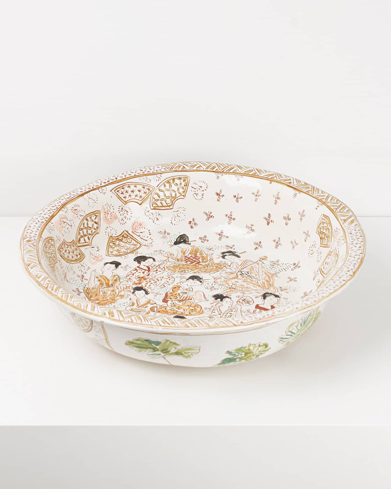 Large 1690 Satsuma bowl