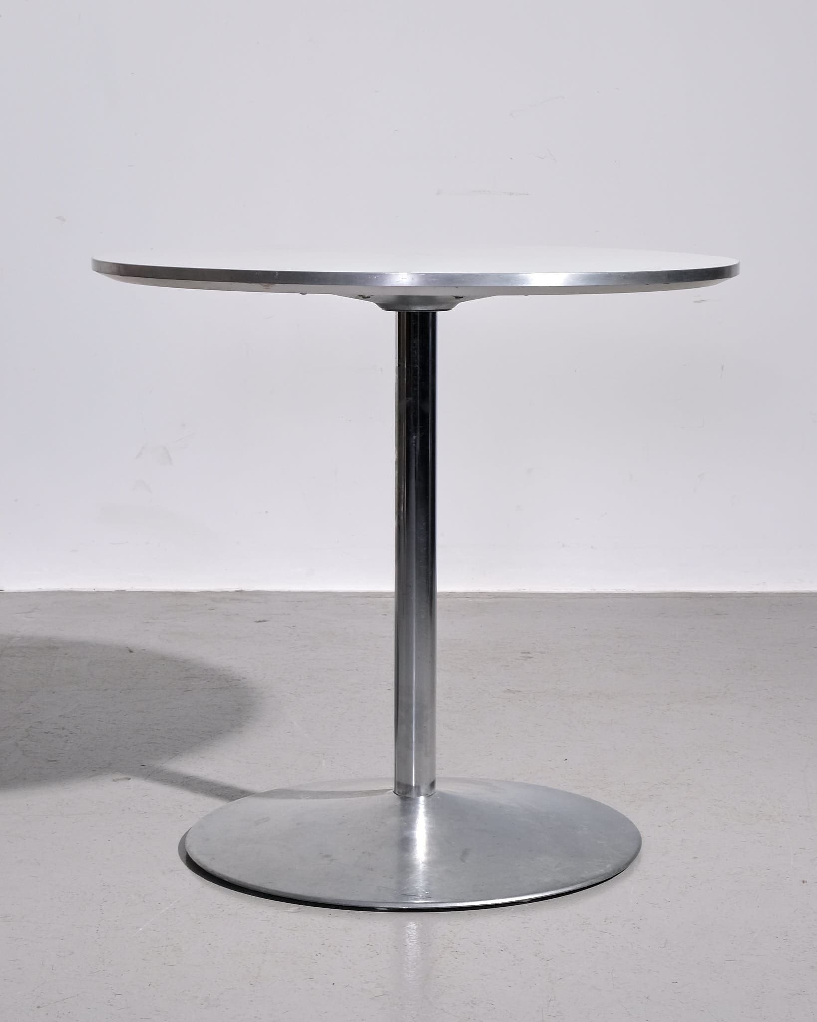 Bistro Tulip Table