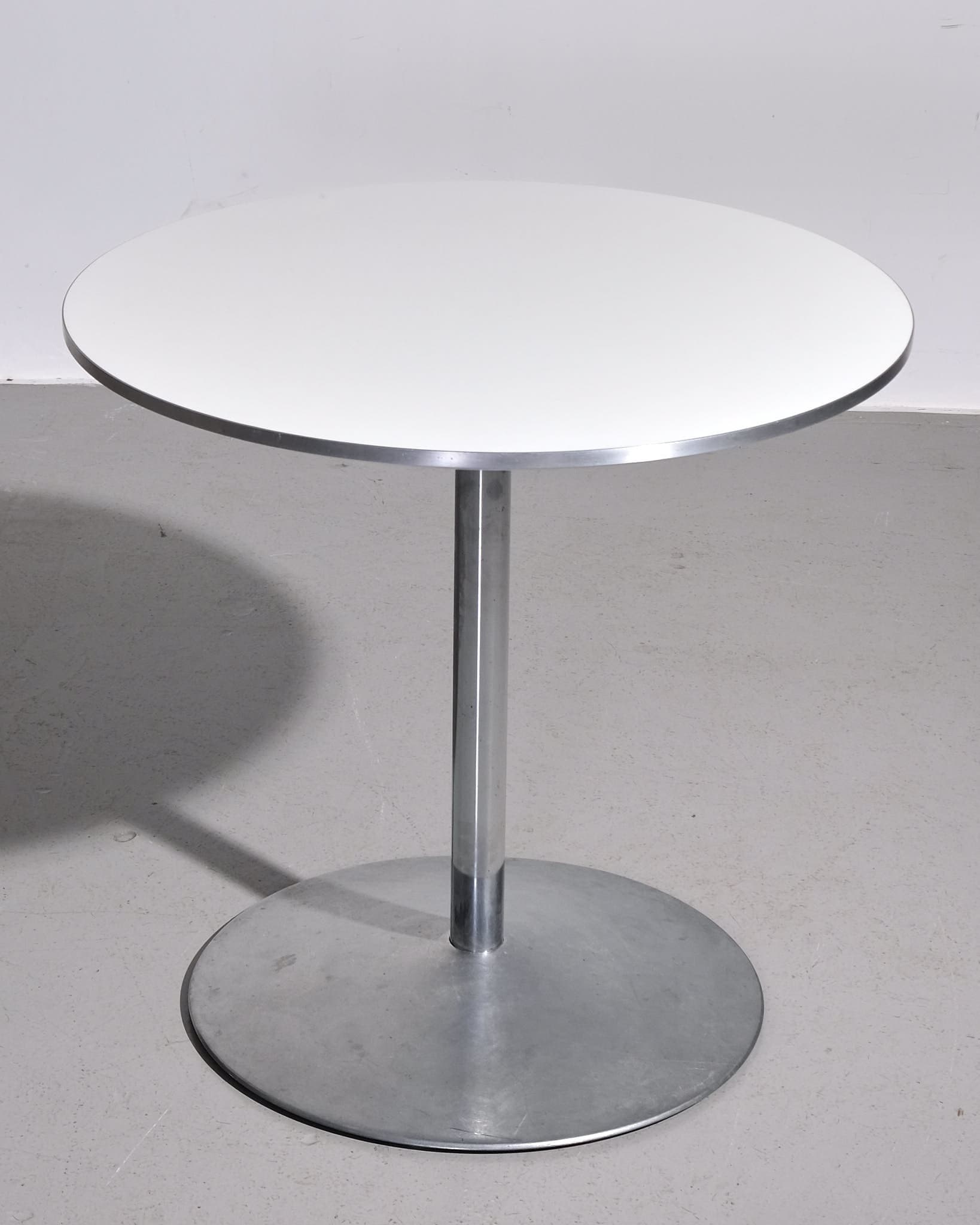 Bistro Tulip Table