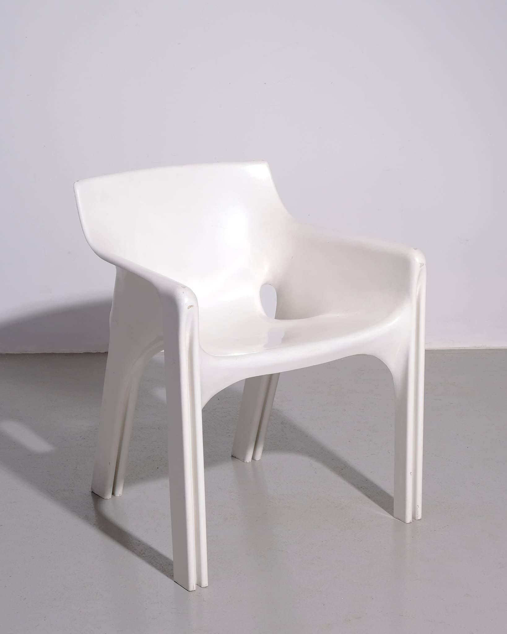 Gaudi Chair in White