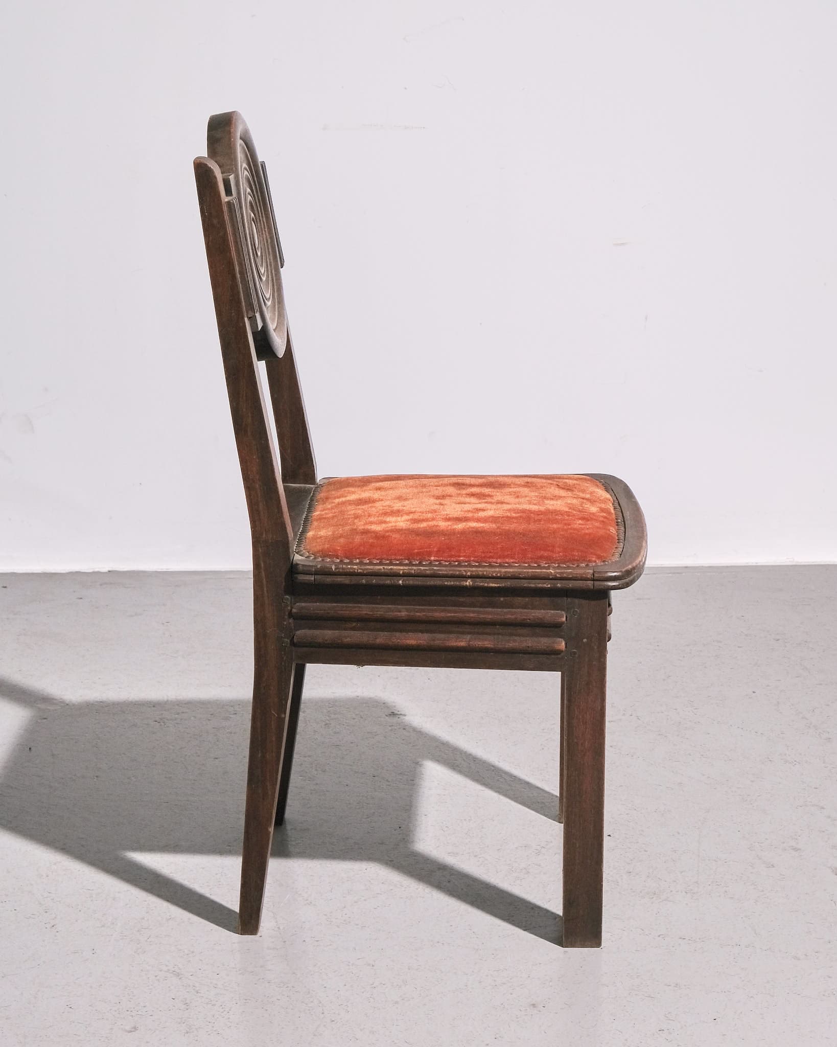 Set of Six Dining Chairs With Turned Circular Backs
