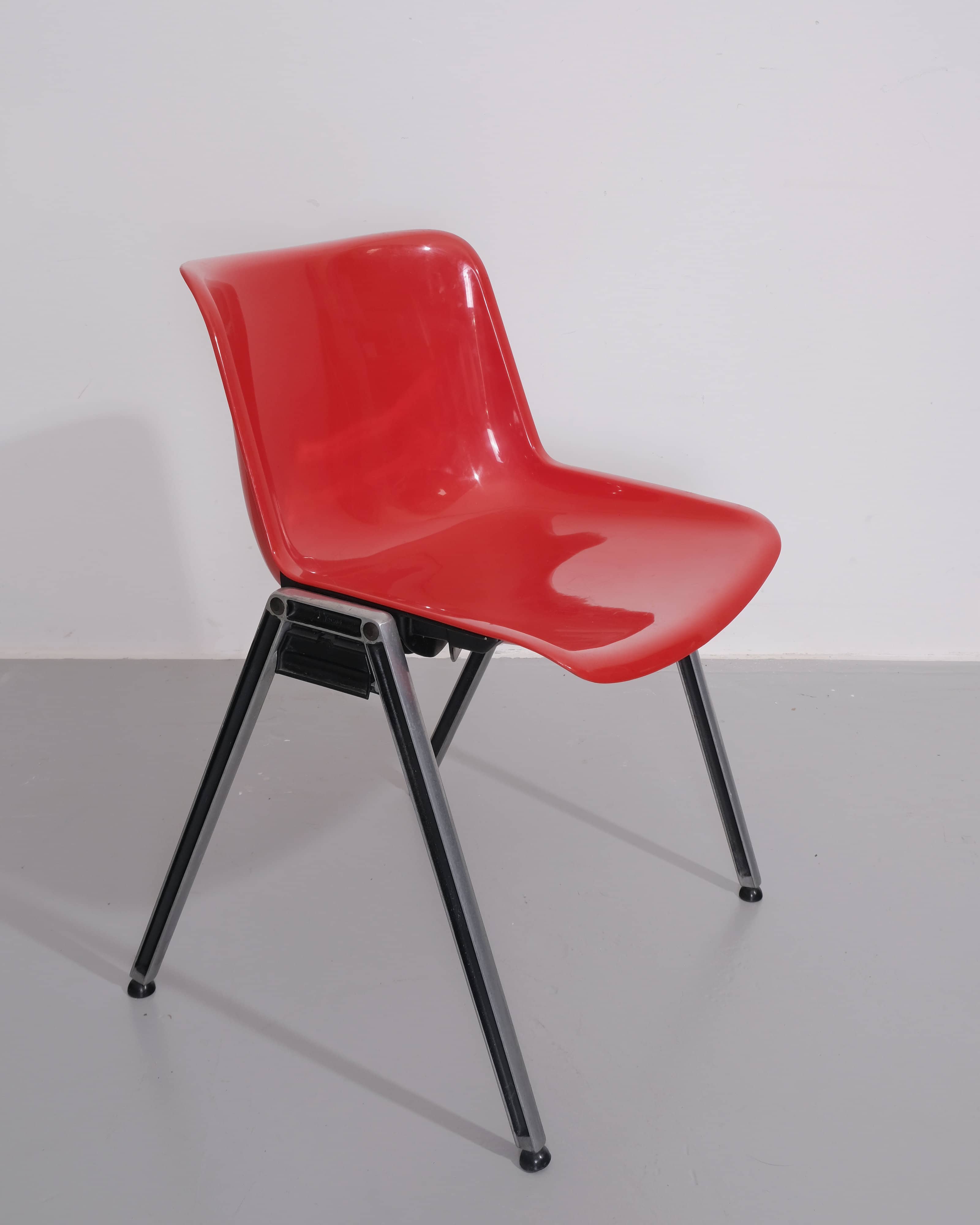 Plastic Shell Modus Chair