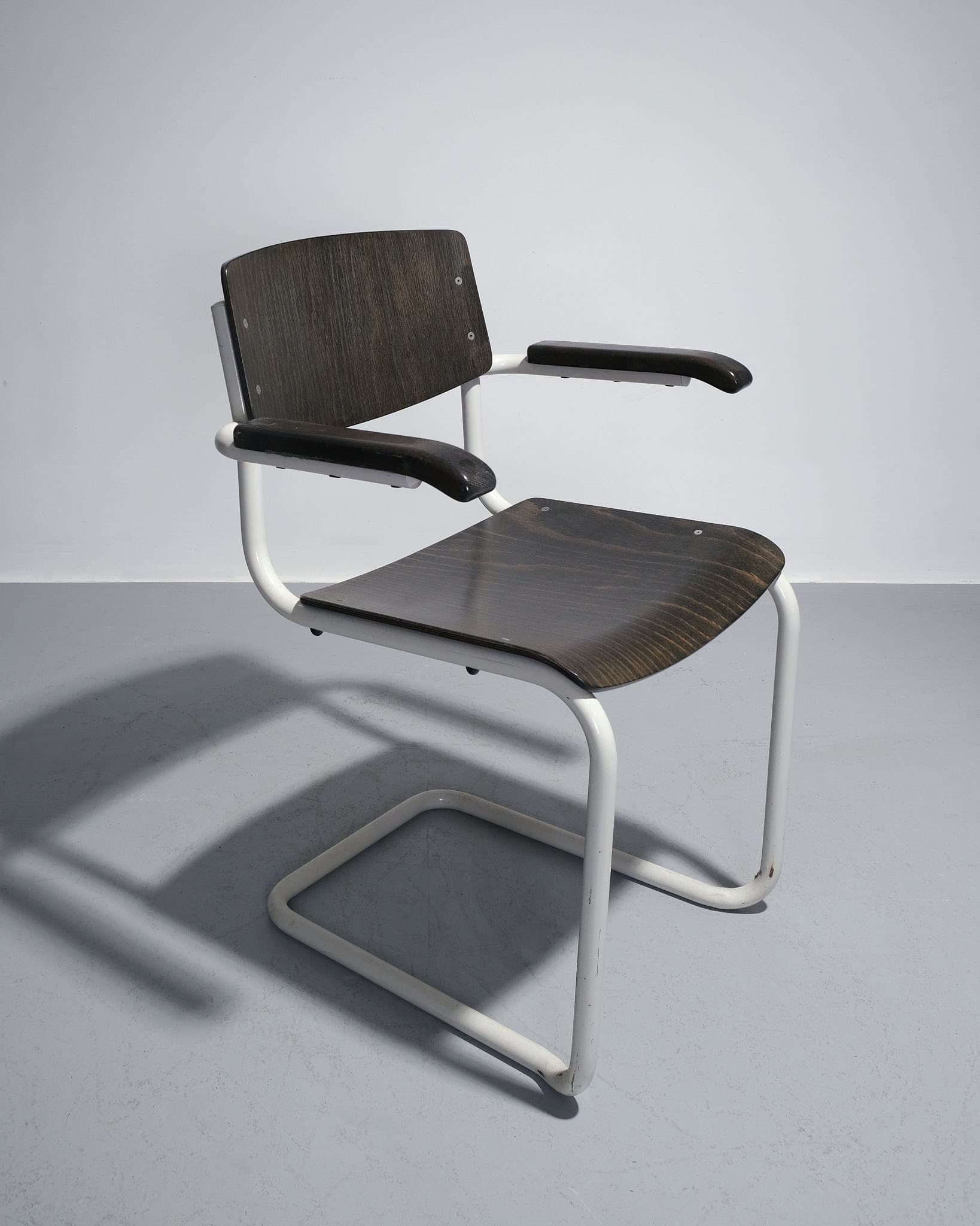 Set of Four S43F Cantilever Dining Chairs with Armrests