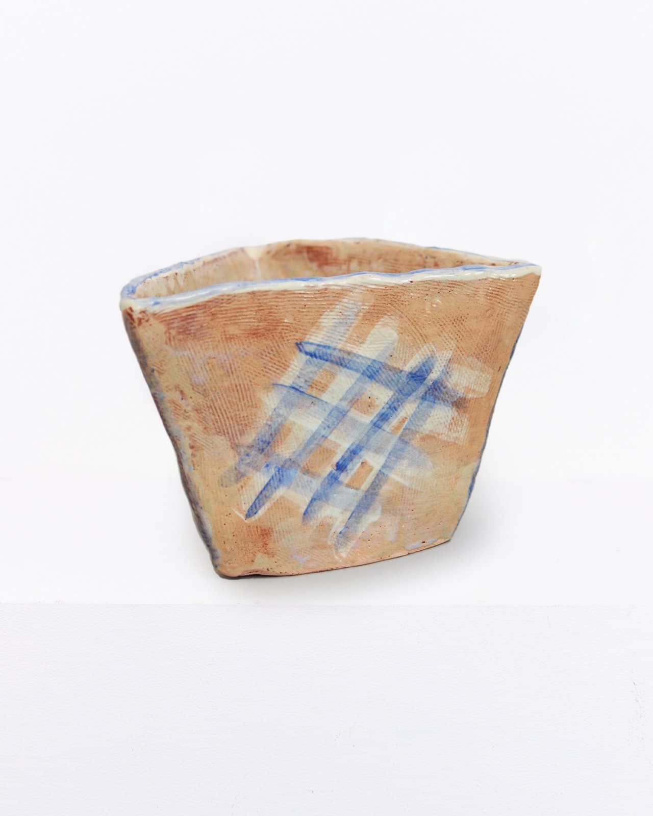 Nude triangular vase