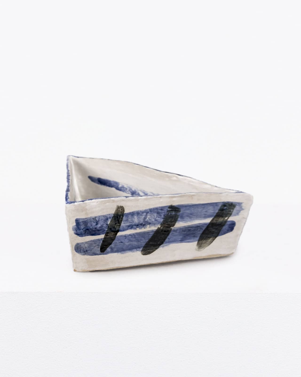 Medium triangular vessel