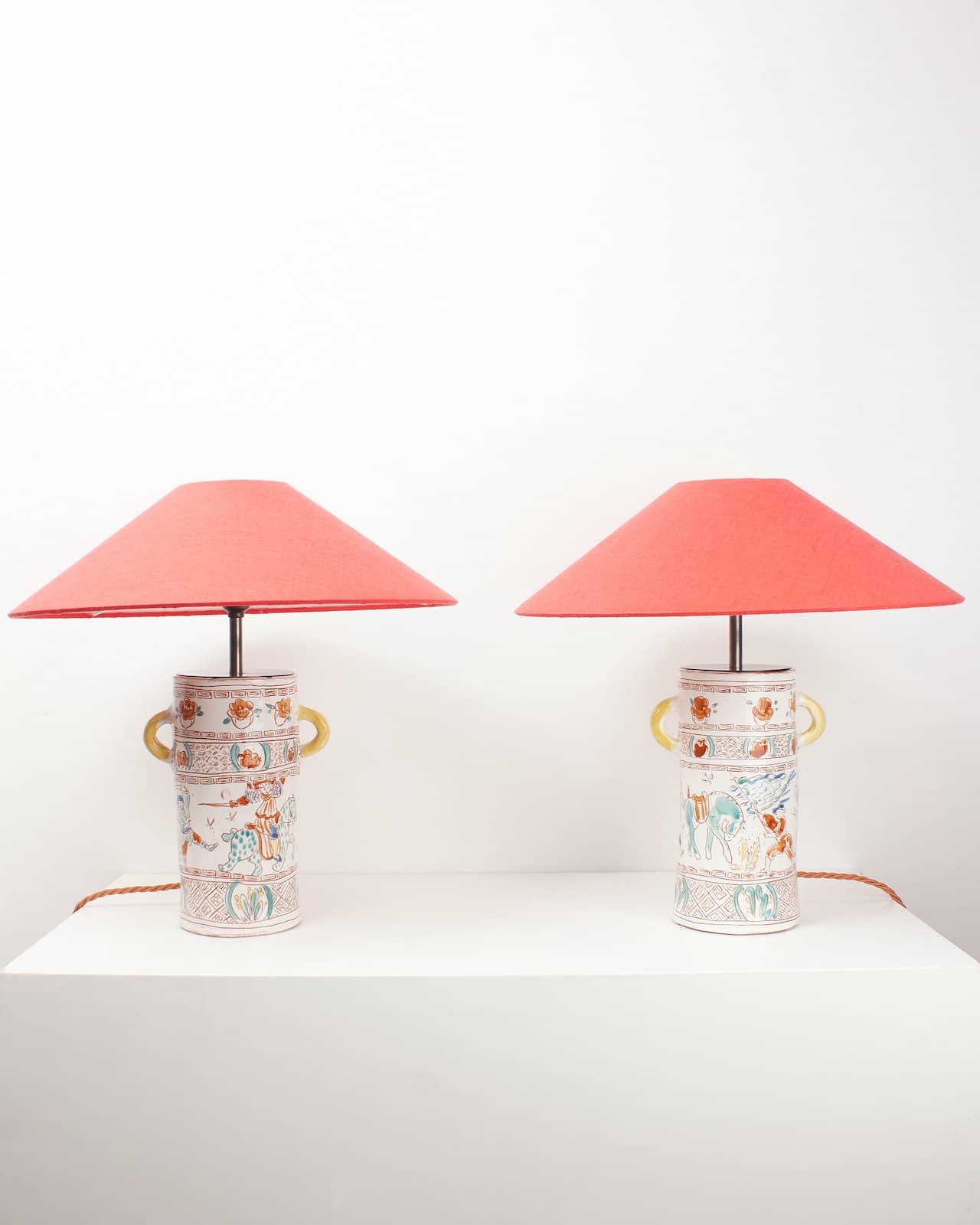 Famille Verte pair of lamps with Nón Lá shade