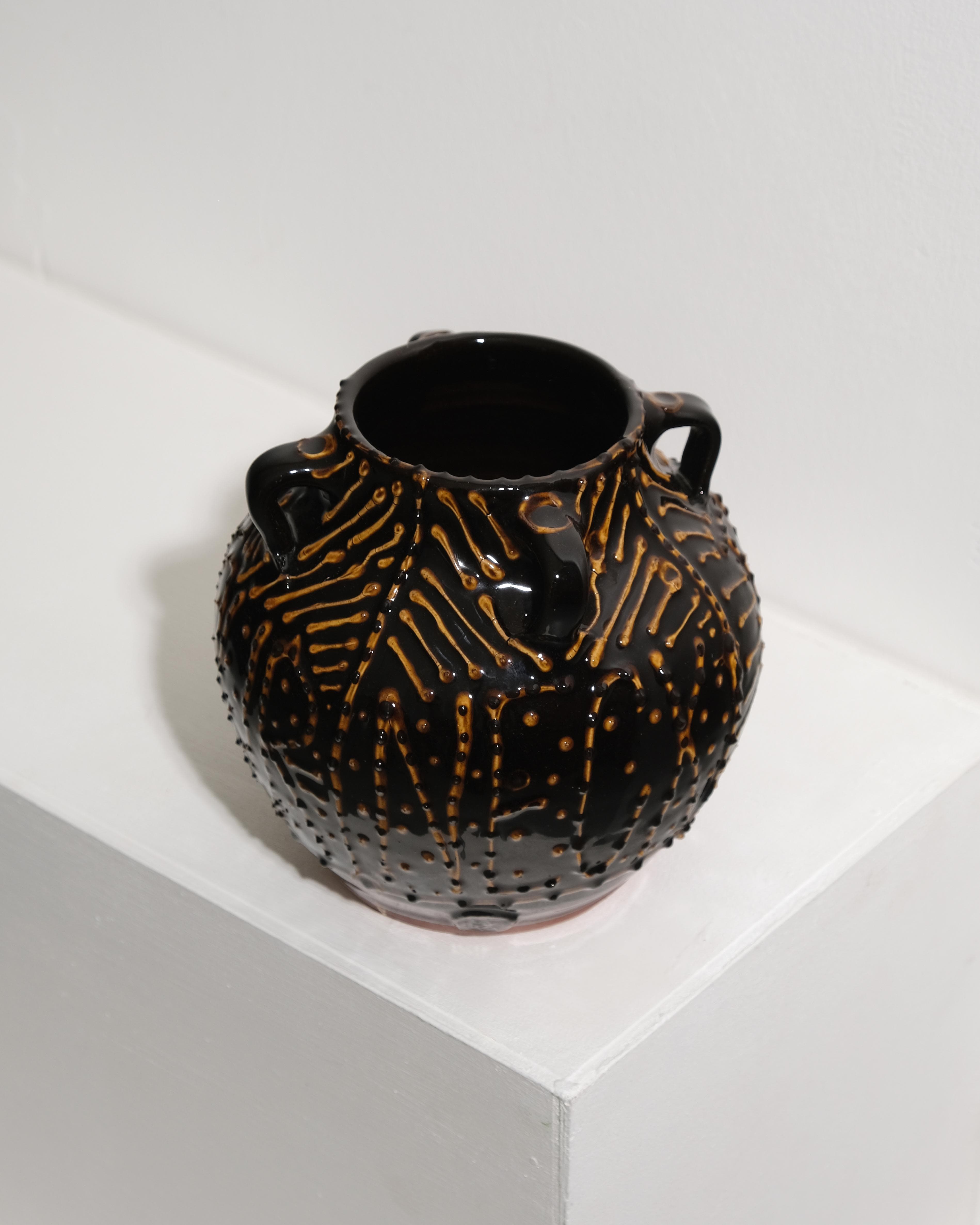 Large pot with 'wind your neck in' slip trailed design